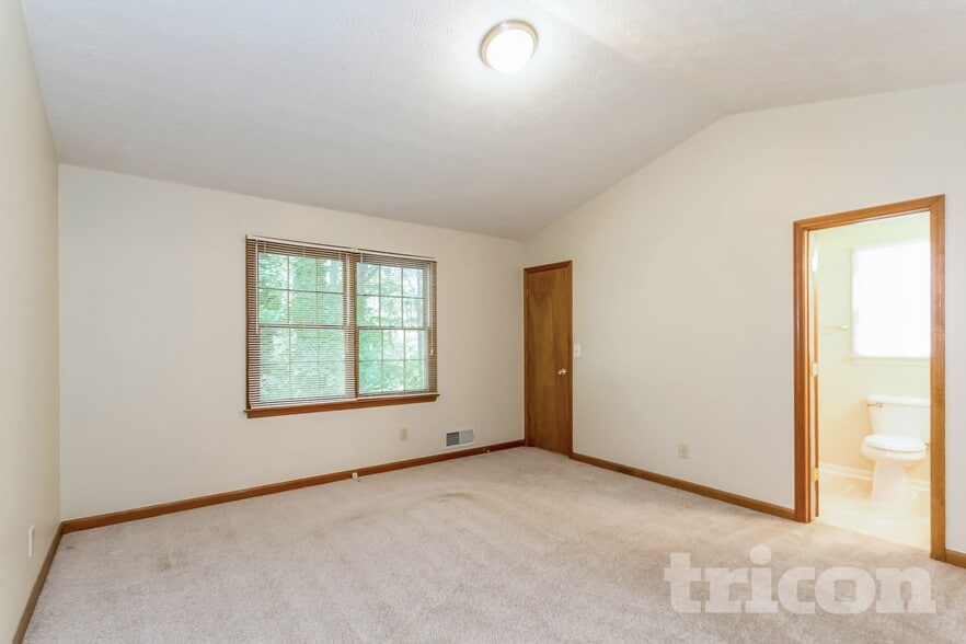 Building Photo - 1430 Hillside Pl SE