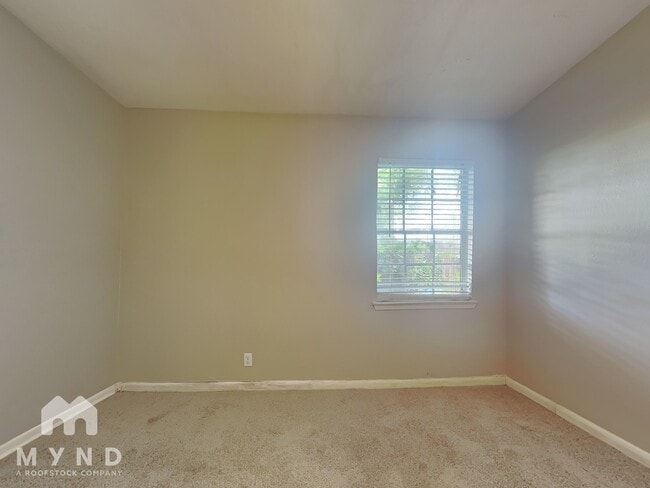 Building Photo - 1010 N Meadows Dr