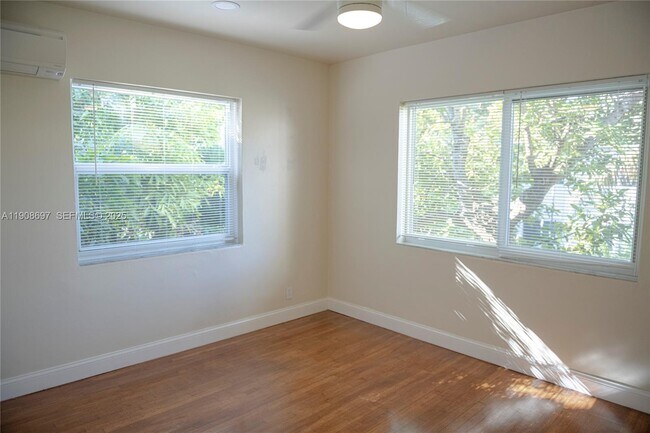 Building Photo - 10078 E Bay Harbor Dr