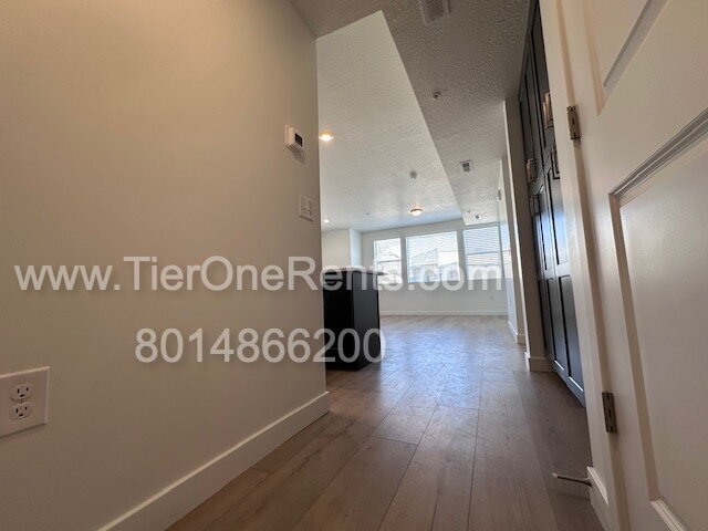 Building Photo - Move-in special:  First month's rent free!