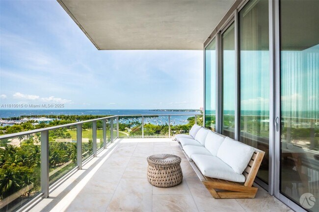 Building Photo - 2675 S Bayshore Dr
