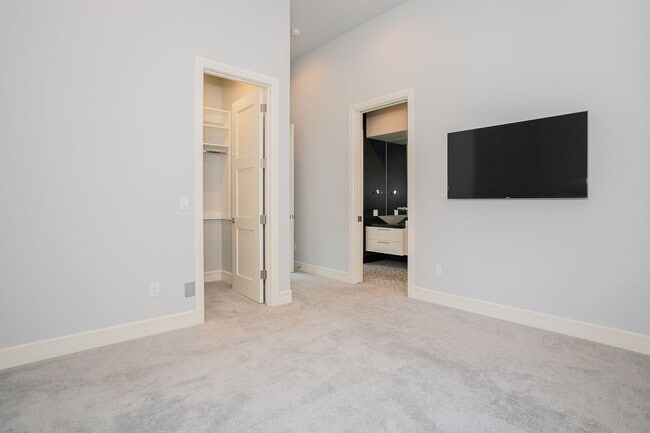 Building Photo - UNUBSTRUCTED VIEWS FROM THIS MACDONALD HIG...