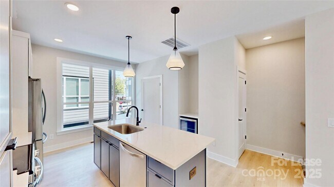 Building Photo - 407 Devender Ln