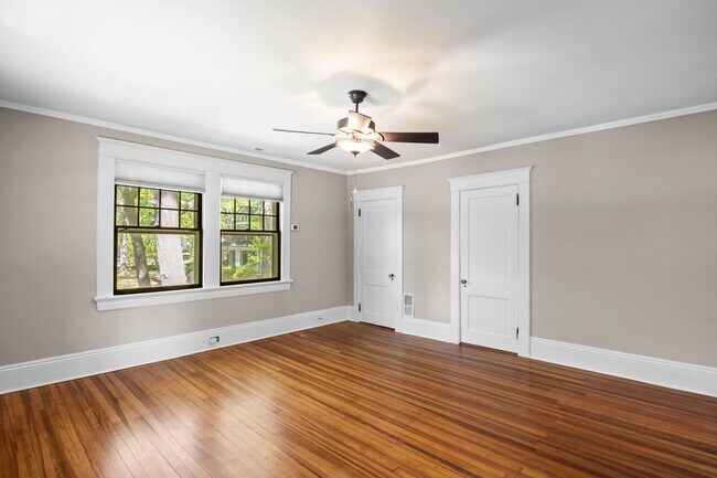 Building Photo - Historic Home in Wake Forest!