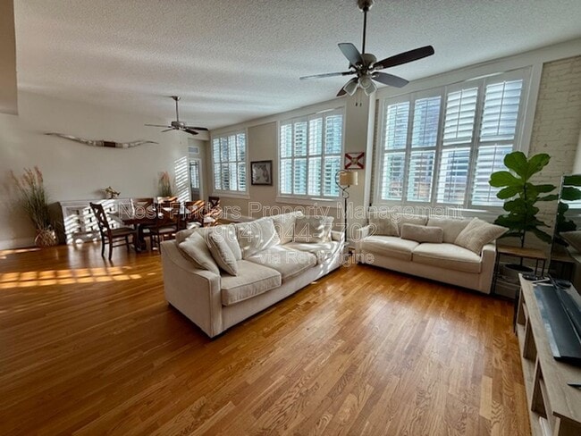 Building Photo - 2525 College St