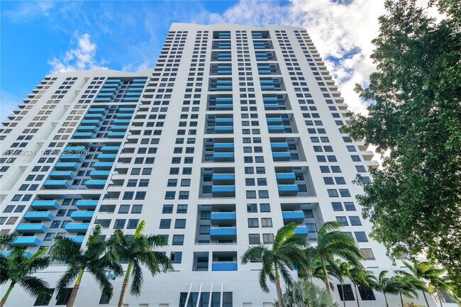 Building Photo - 1330 West Ave