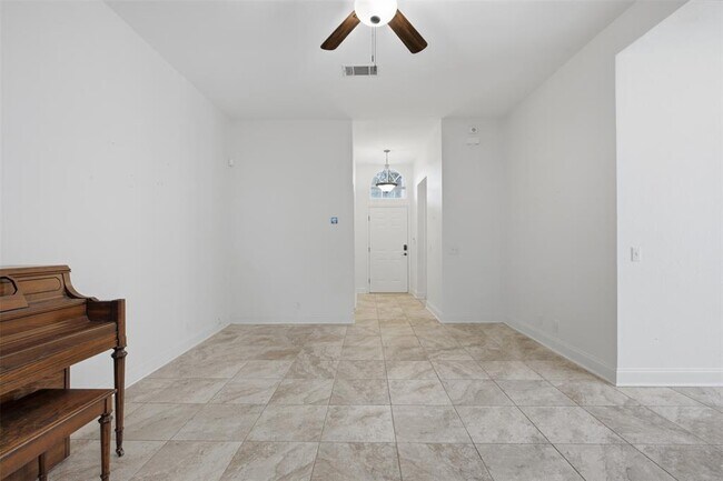 Building Photo - 108 Songbird Ct