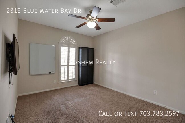 Building Photo - 2315 Blue Water Bay Dr