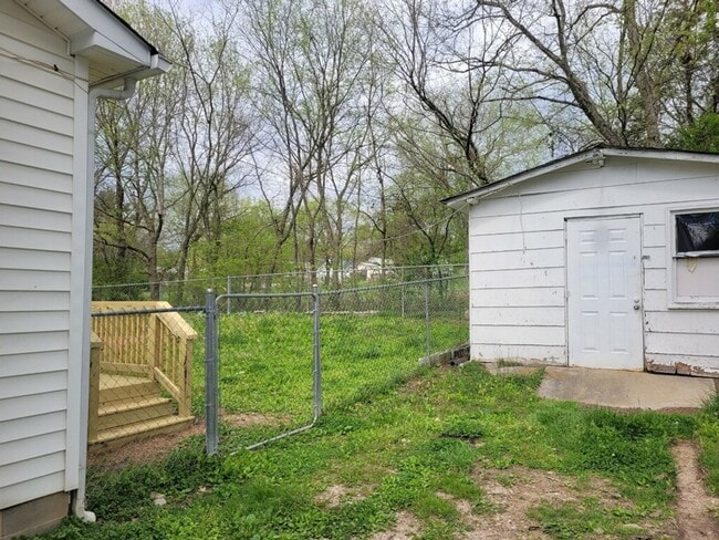 Building Photo - 124 Meadowbrook Dr