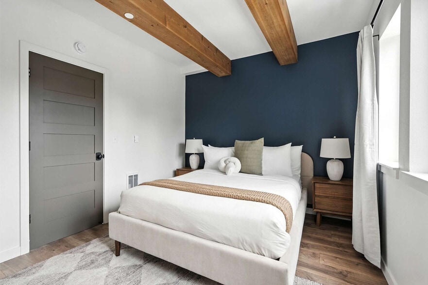 Building Photo - 925 NE 23rd Ave