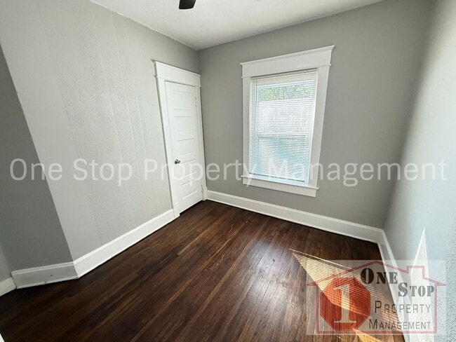 Building Photo - Spacious 3-bedroom, 2-bath in Kansas City