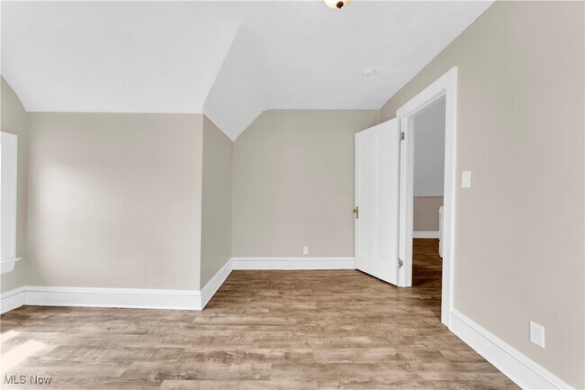 Building Photo - 1616 Eddington Rd