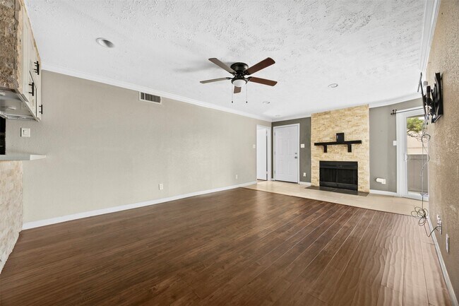 Building Photo - 10673 Braes Bend Dr