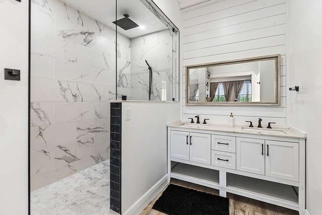 Building Photo - 4890 Bonsai Cir