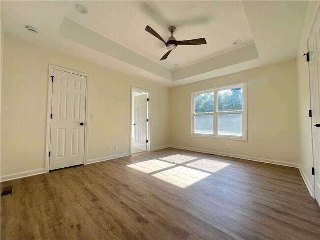 Building Photo - 130 Elk Grove Dr