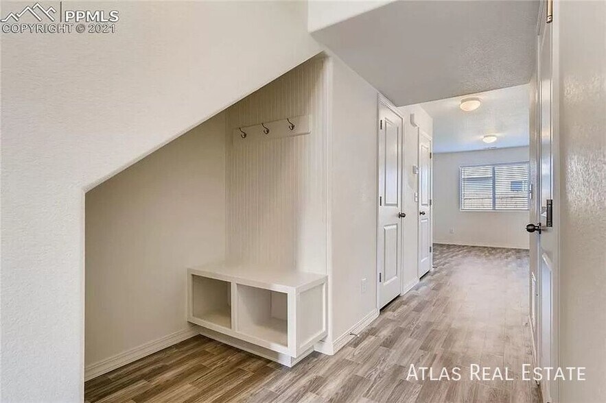 Building Photo - 840 Endeavor Wy