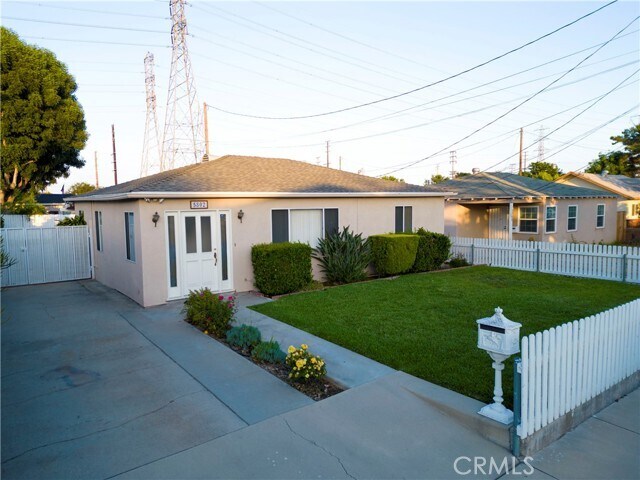 Primary Photo - 5802 N Vista St