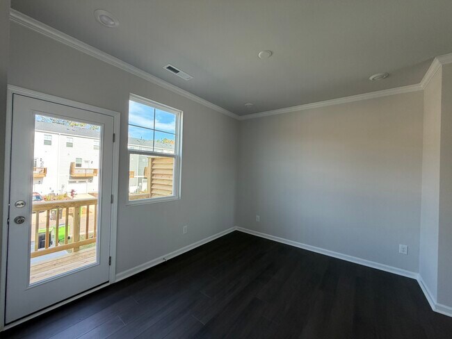 Building Photo - Carolina Springs