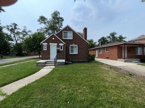 Building Photo - Beautiful 5 Bedroom Bungalow