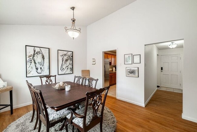 Building Photo - 250 Little St