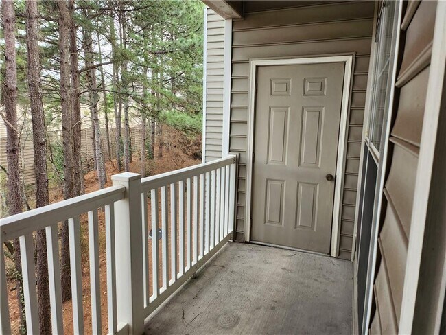 Building Photo - 2700 Pine Tree Rd NE