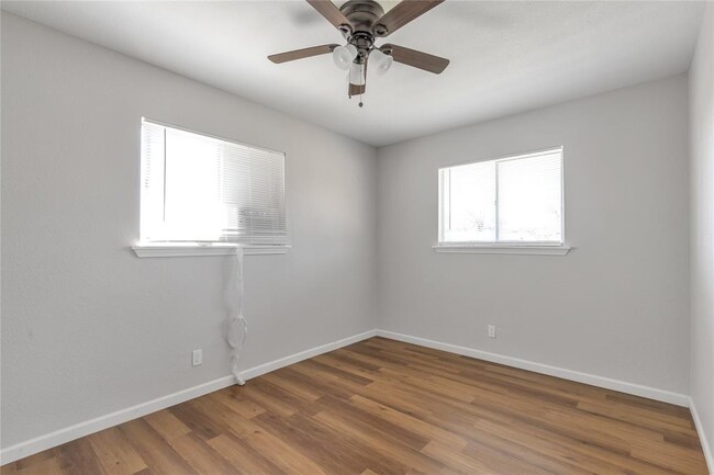 Building Photo - 809 John Adams Dr