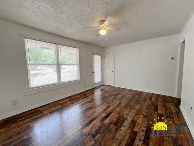 dining area - 103 Oglesby Ave