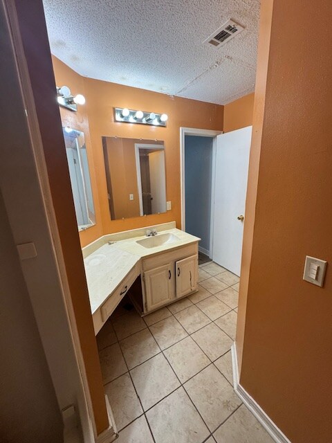 Building Photo - 2004 Greenpoint Dr