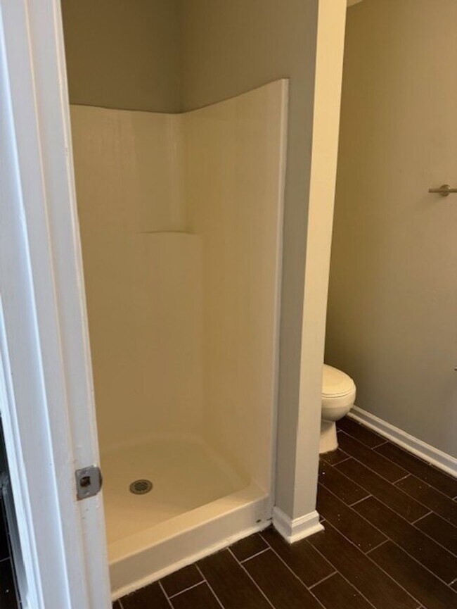 Building Photo - Available Now! MUST SEE!