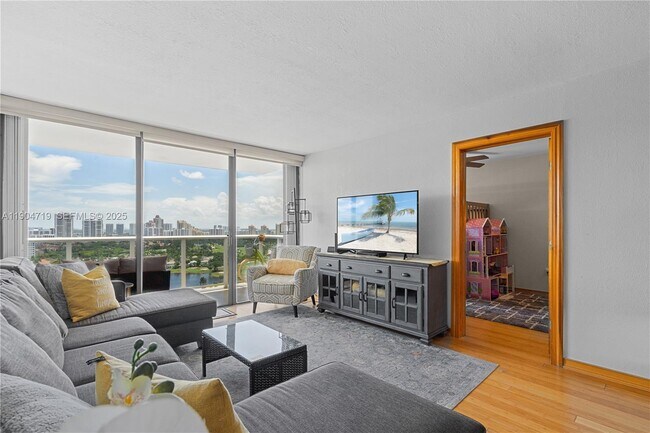 Building Photo - 3675 N Country Club Dr