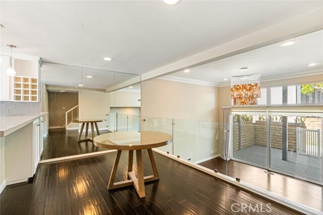 Building Photo - 4425 W Sarah St