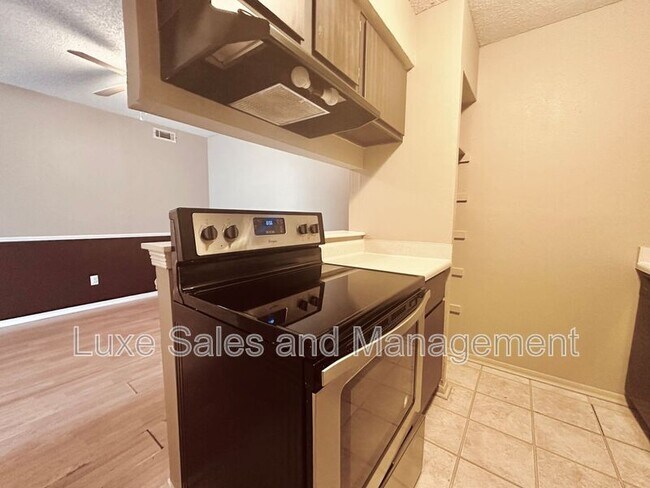 Building Photo - 6016 NW Expressway