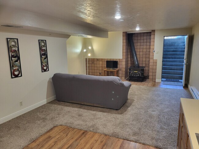 Building Photo - 2370 Rulon Ave