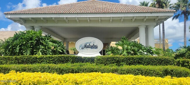 Building Photo - 284 Links Ter Blvd