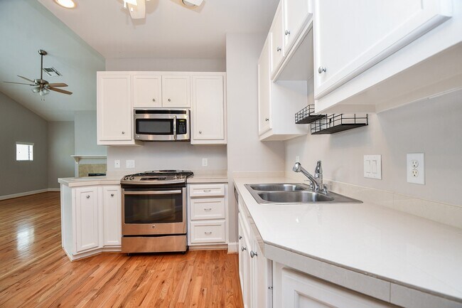 Building Photo - 3715 Main Plaza Dr