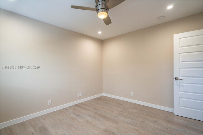 Building Photo - 2400 NE 26th St