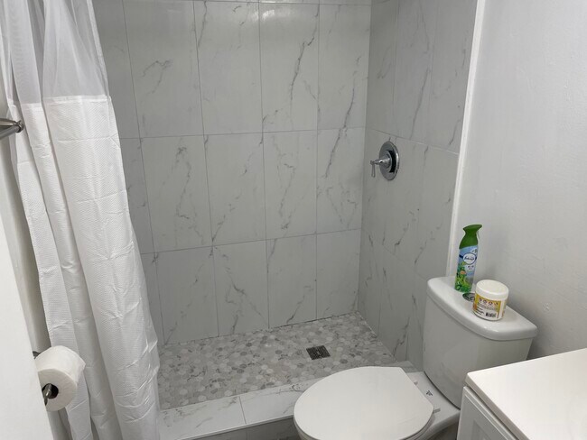 Building Photo - 500 Village Green Cir W