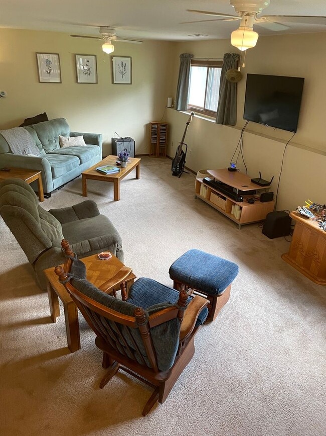 Building Photo - Central Location! 4 Bed 2 Bath House in Fort Collins