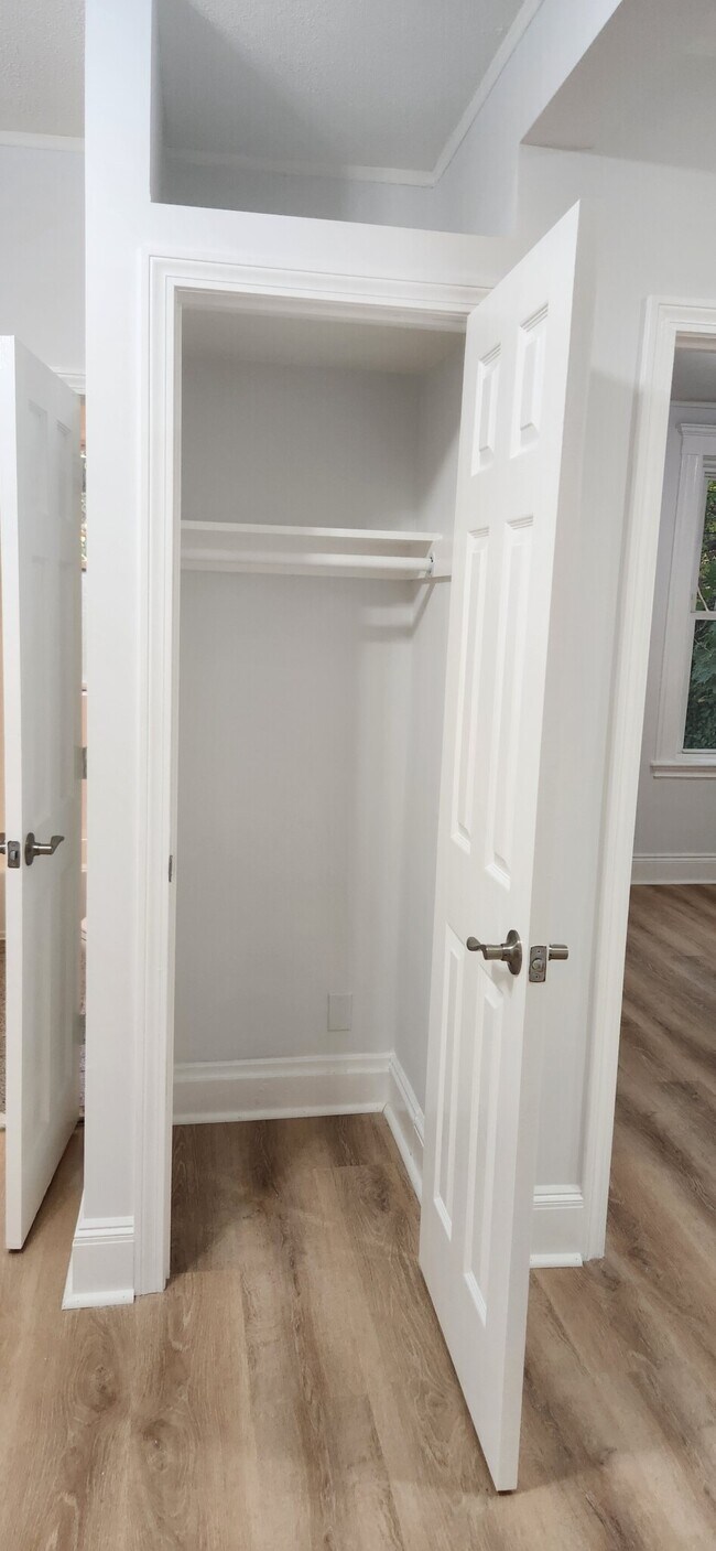 Building Photo - 110 Brainerd Rd