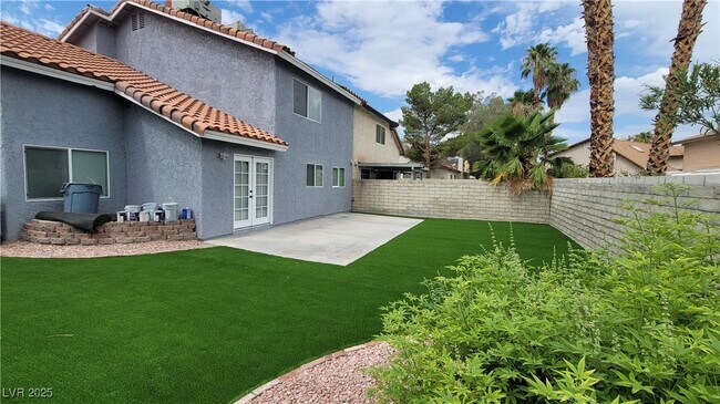 Building Photo - 2600 Sidonia Ave