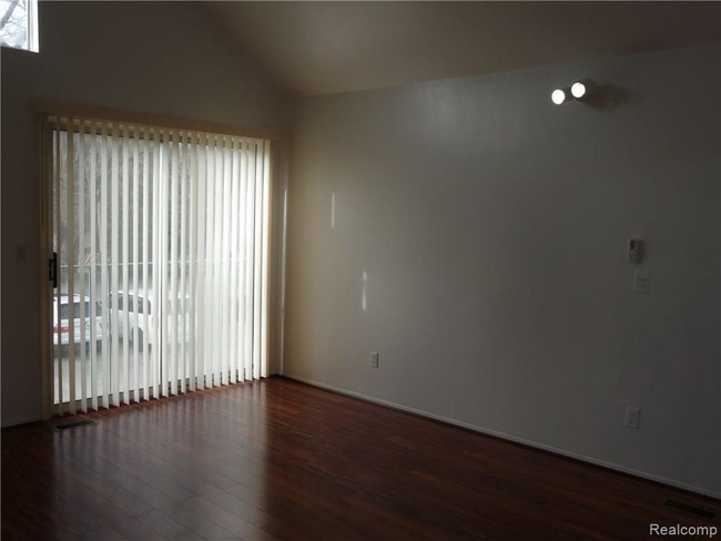 Building Photo - 5711 Fox Hill Dr