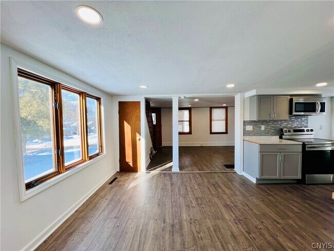 Building Photo - 140 E Oneida St