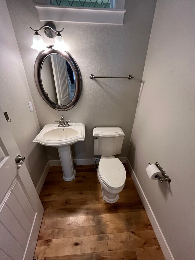 Building Photo - 3 Bed/2.5 Bath In The Heart of NW Crossing - Sacagawea