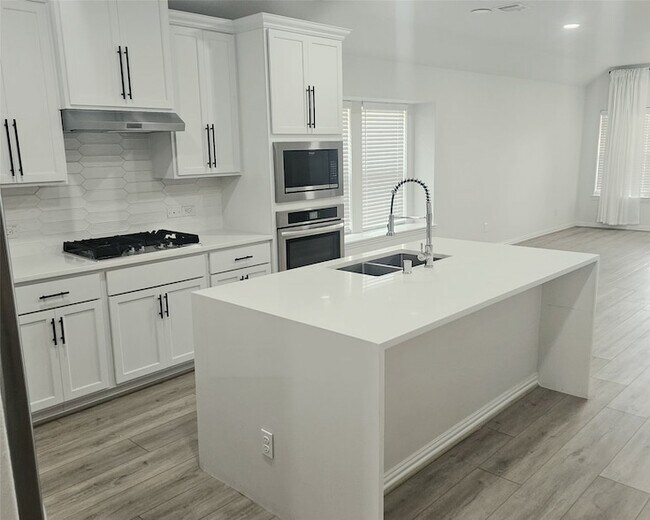 Building Photo - 15019 Crown Mnr Dr