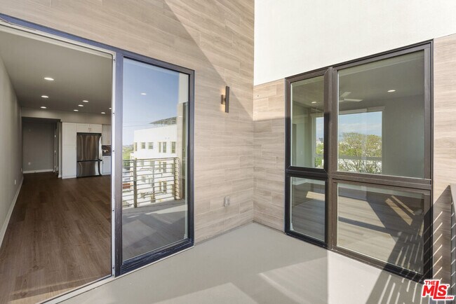 Building Photo - 7428 Santa Monica Blvd