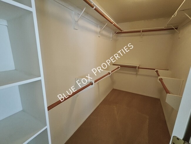 Building Photo - 7862 W Sacramento Hill Dr