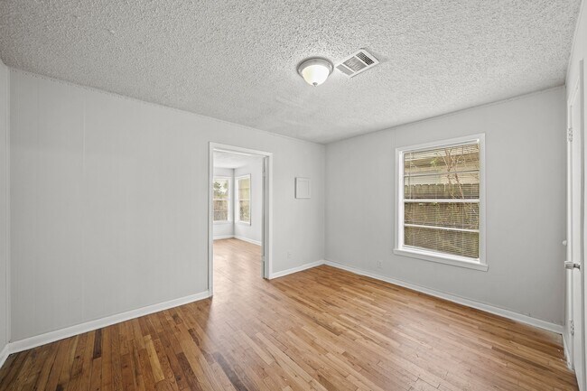 Building Photo - 6806 Woodrow St