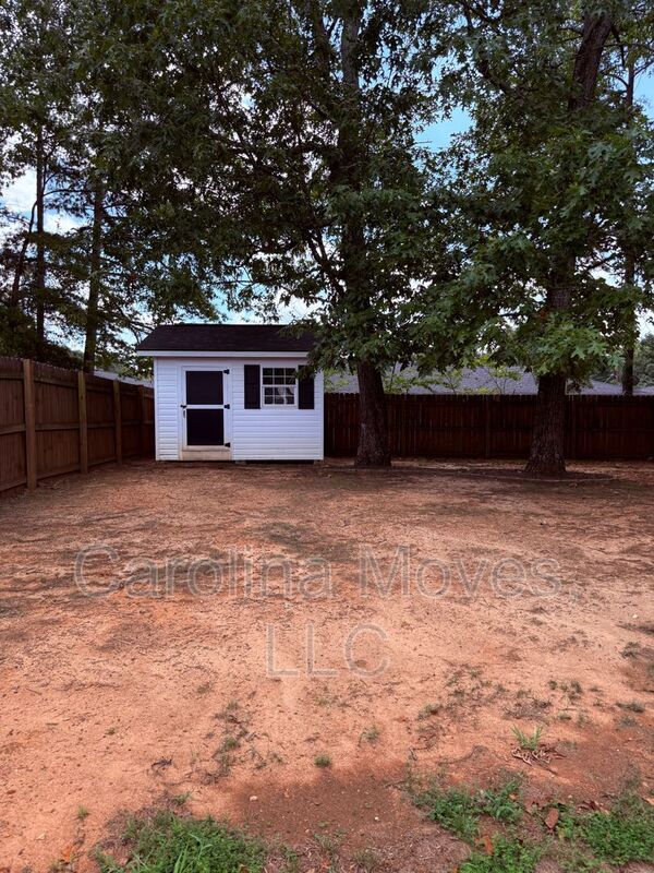 Building Photo - 600 Uneeda Ct