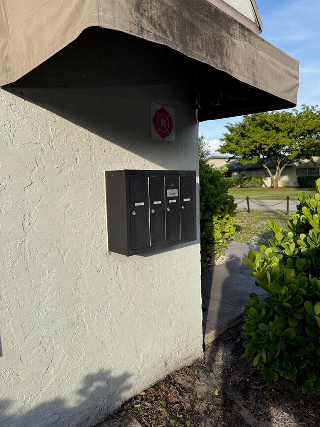 Building Photo - 3003 NW 5th Terrace