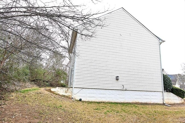 Building Photo - 130 Springbottom Dr SE